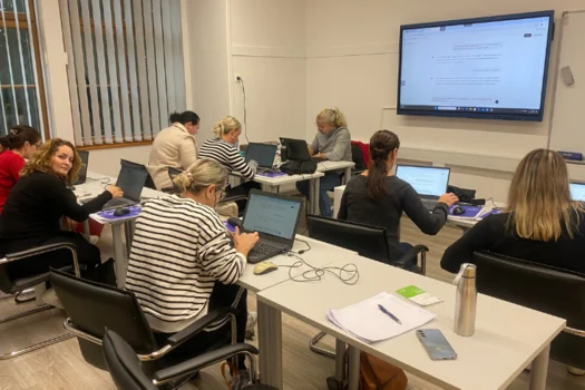 Začetna integracija na slovenskem trgu dela – pridobivanje veščin iskanja zaposlitve za tujce